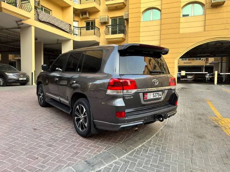 2013 Toyota Land Cruiser thumbnail 3