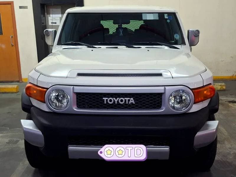 2014 Toyota FJ Cruiser thumbnail 3