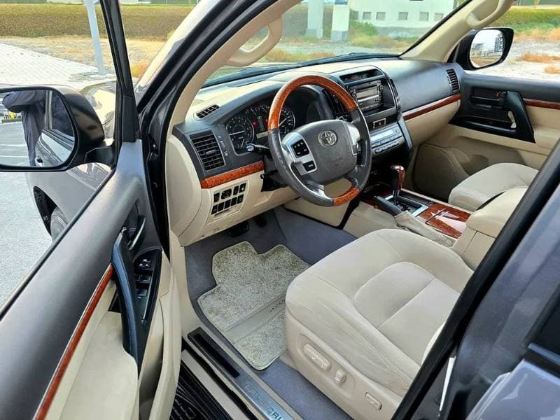 2012 Toyota Land Cruiser thumbnail 2
