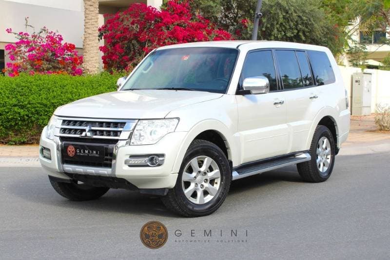 2017 Mitsubishi Pajero thumbnail 2