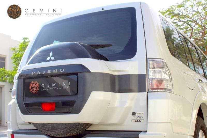 2017 Mitsubishi Pajero thumbnail 10