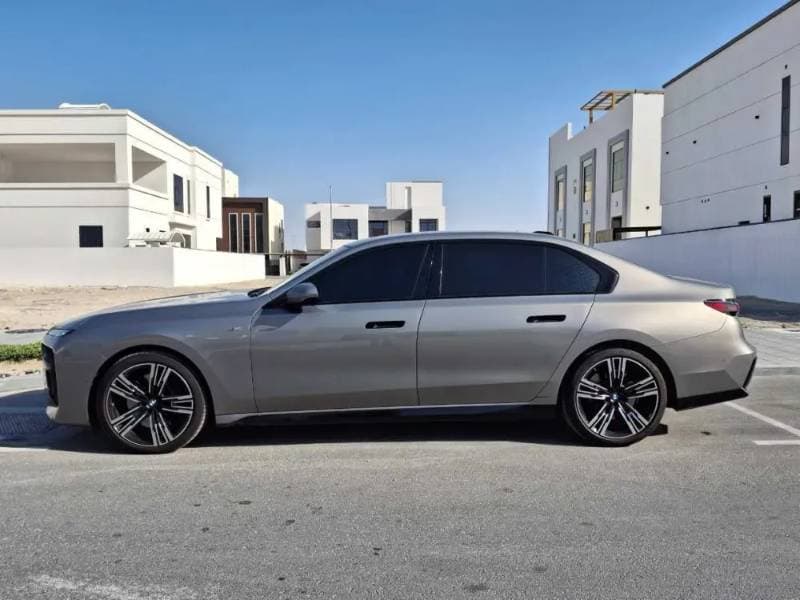2023 BMW 7 Series thumbnail 4