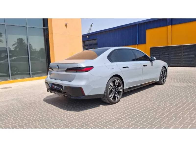 2026 BMW 7 Series thumbnail 5