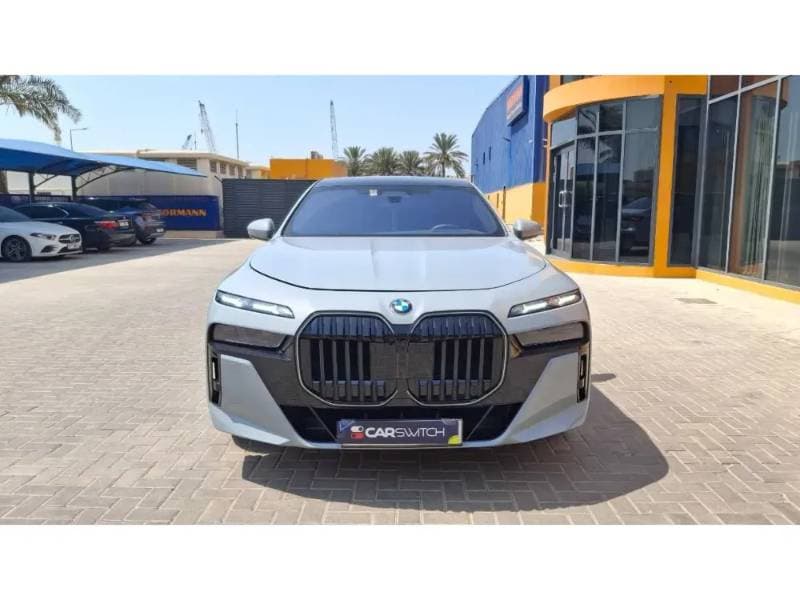 2026 BMW 7 Series thumbnail 2