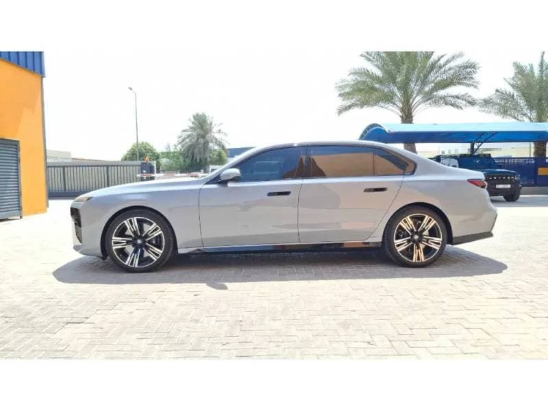 2026 BMW 7 Series thumbnail 4