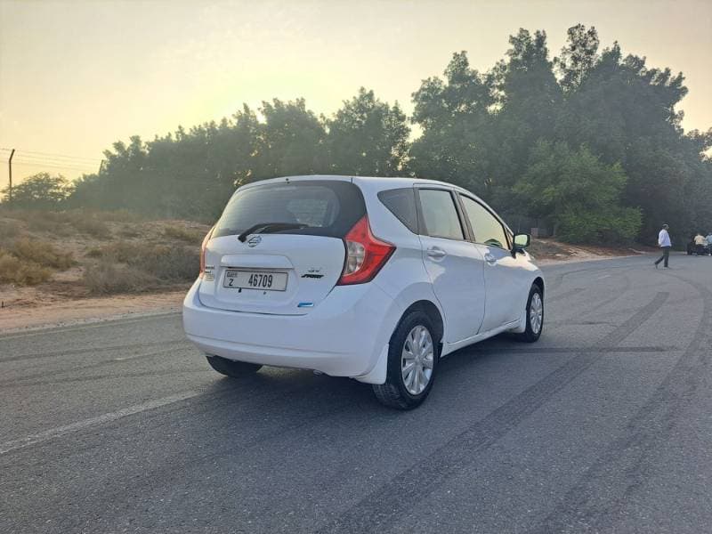 2016 Nissan Versa thumbnail 6
