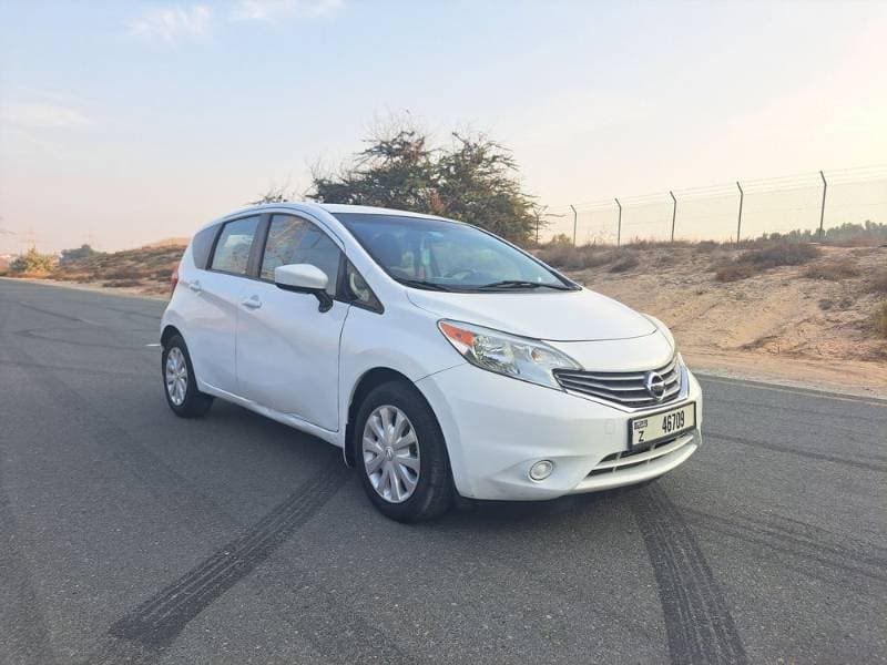 2016 Nissan Versa thumbnail 4