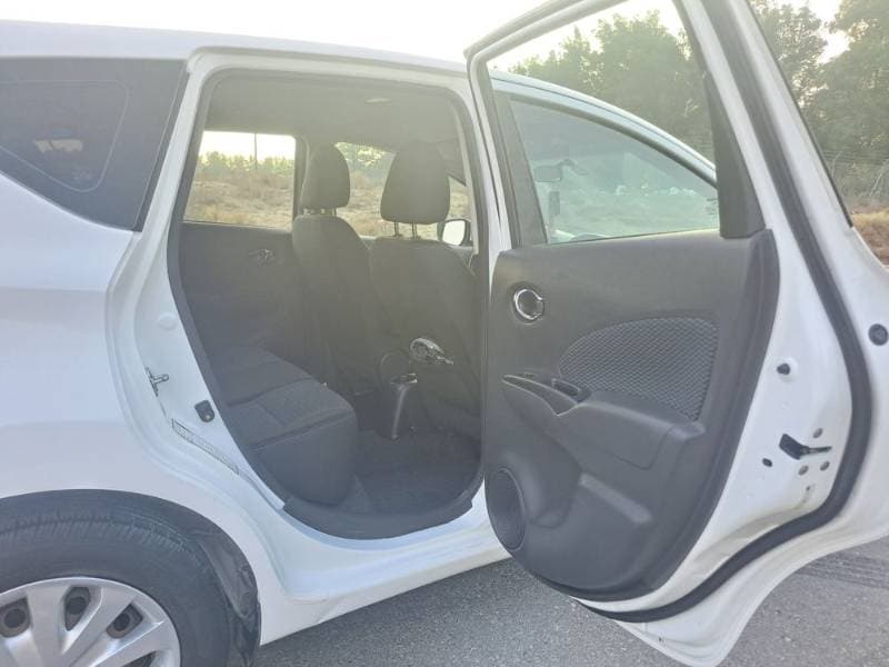 2016 Nissan Versa thumbnail 10