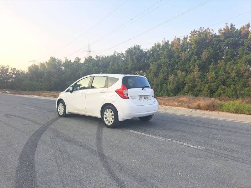 2016 Nissan Versa thumbnail 5
