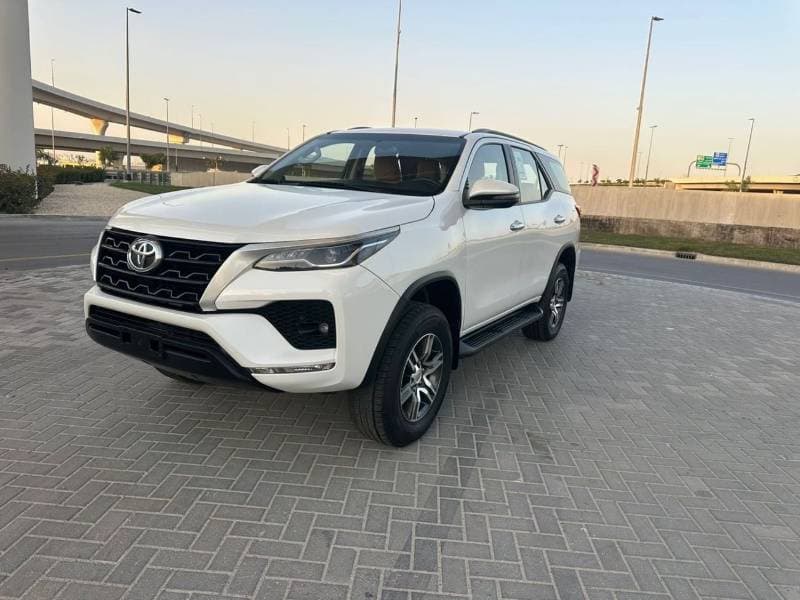 2023 Toyota Fortuner thumbnail 2