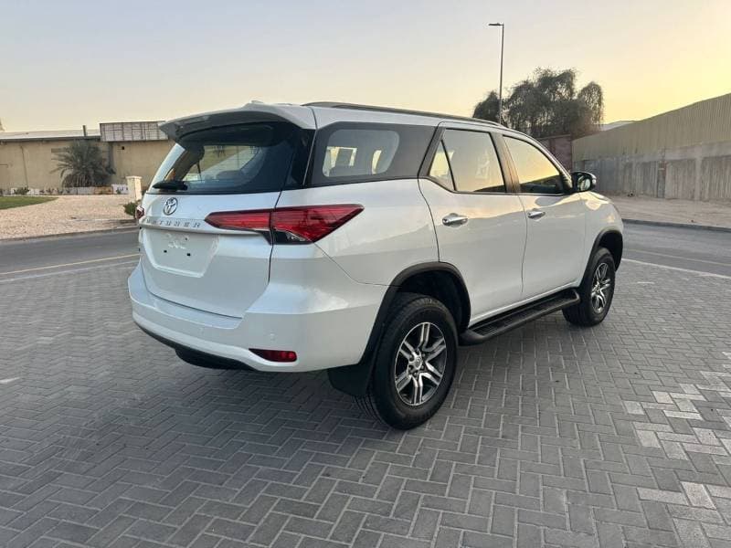 2023 Toyota Fortuner thumbnail 5
