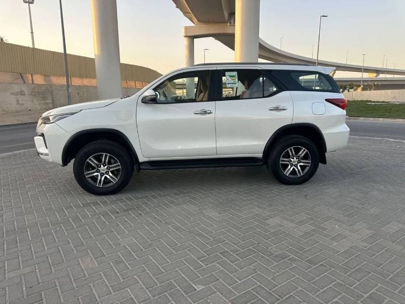 2023 Toyota Fortuner thumbnail 4