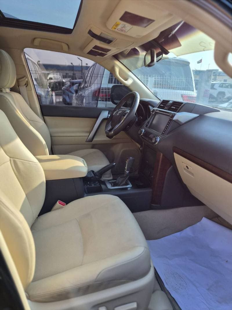 2016 Toyota Prado thumbnail 2