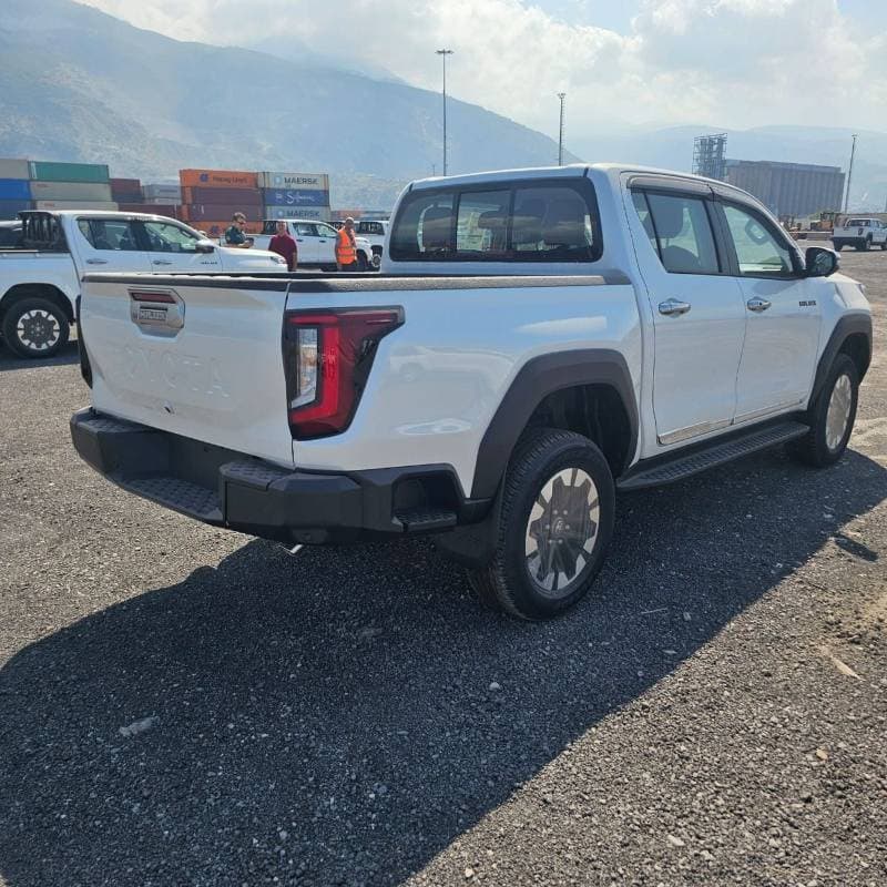 2027 Toyota Hilux thumbnail 7