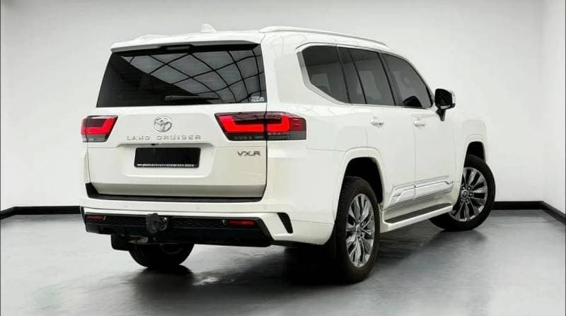 2025 Toyota Land Cruiser thumbnail 5