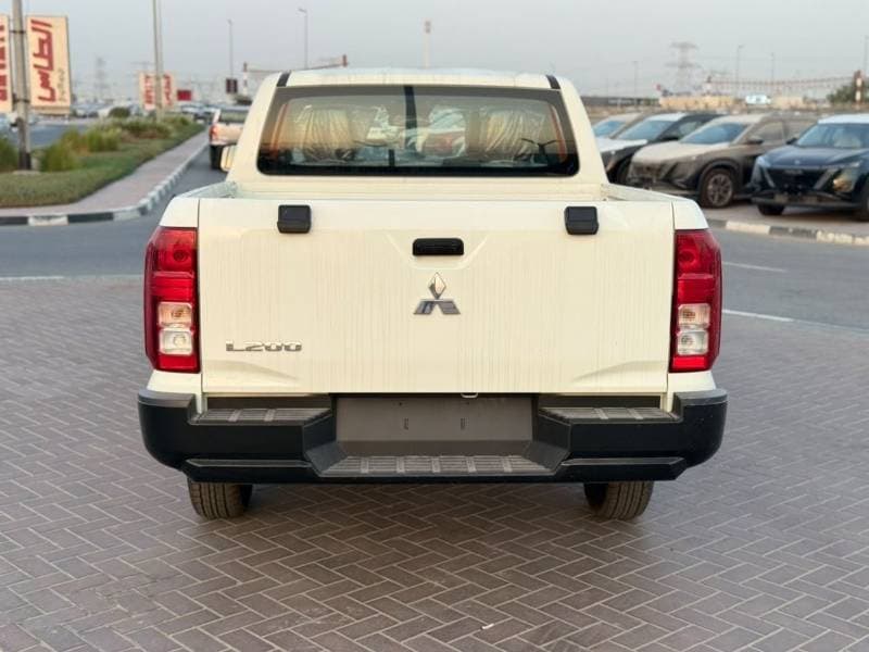 2027 Mitsubishi L200 thumbnail 5