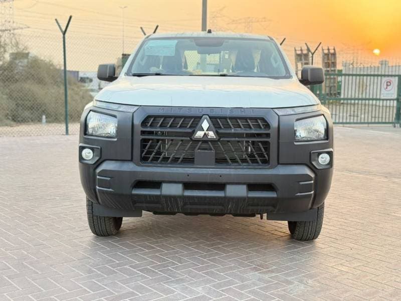 2027 Mitsubishi L200 thumbnail 8