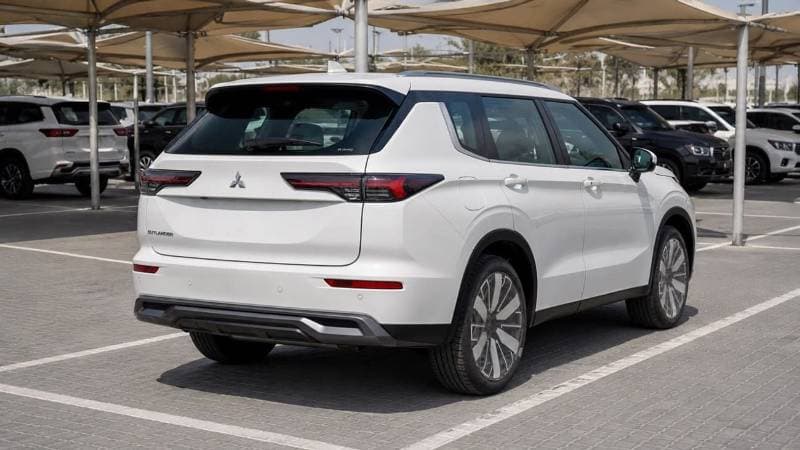 2026 Mitsubishi Outlander thumbnail 4