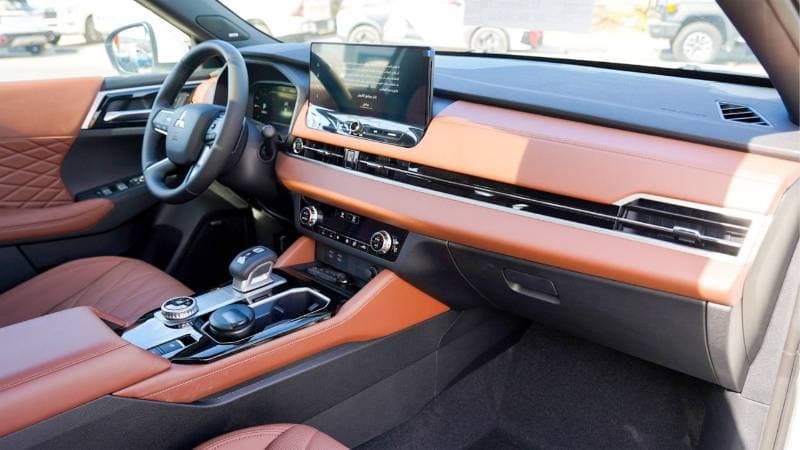 2026 Mitsubishi Outlander thumbnail 7