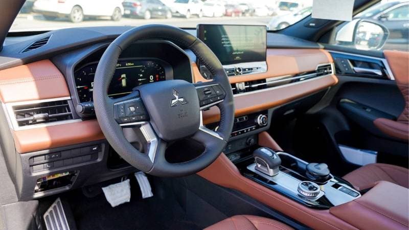 2026 Mitsubishi Outlander thumbnail 8