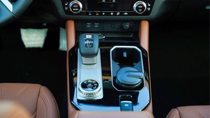 2026 Mitsubishi Outlander thumbnail 10