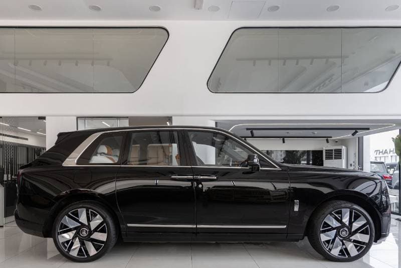 2026 Rolls Royce Cullinan thumbnail 7