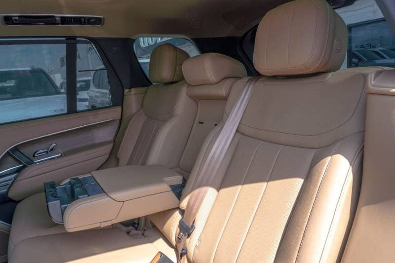 2026 Land Rover Range Rover thumbnail 9