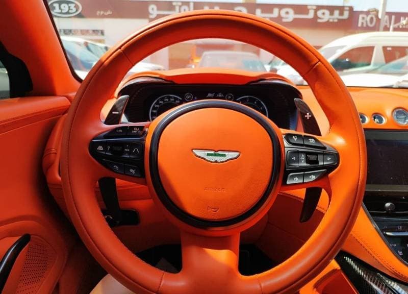 2023 Aston Martin DBX thumbnail 8