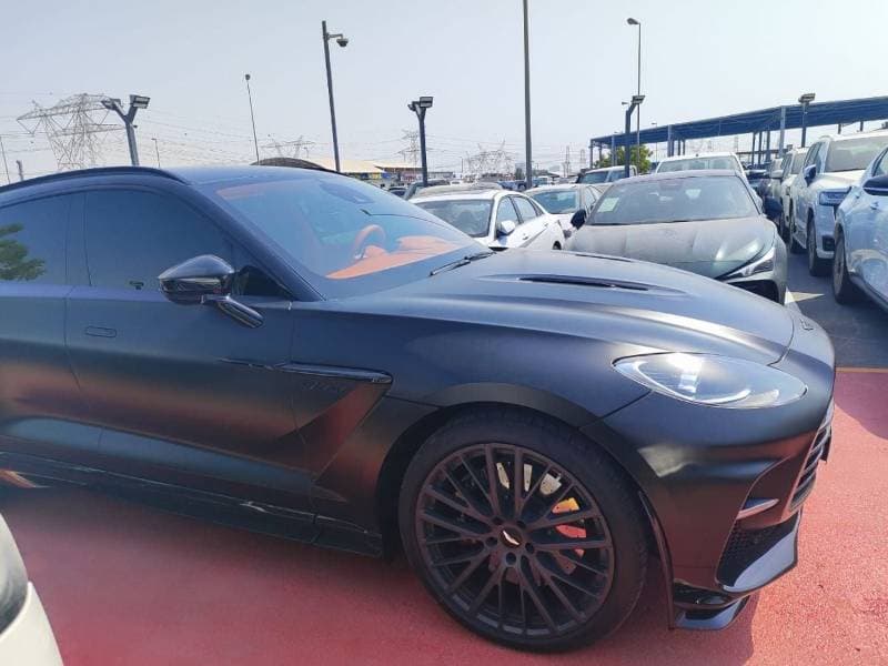 2023 Aston Martin DBX thumbnail 4