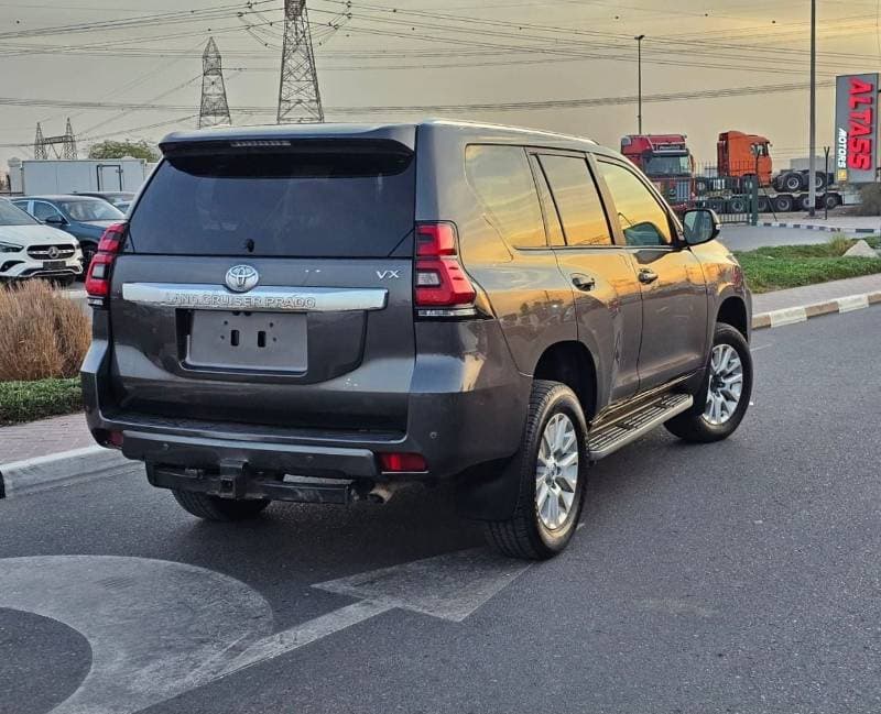 2016 Toyota Prado thumbnail 8