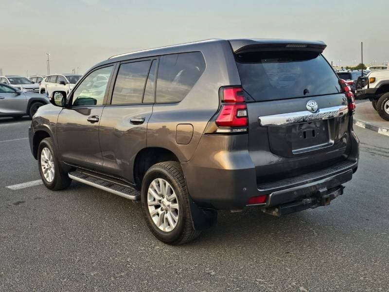 2016 Toyota Prado thumbnail 6