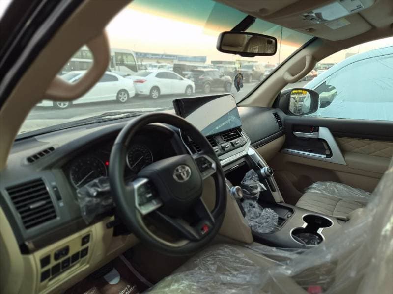 2014 Toyota Land Cruiser thumbnail 4