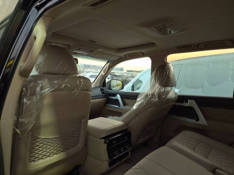 2014 Toyota Land Cruiser thumbnail 5