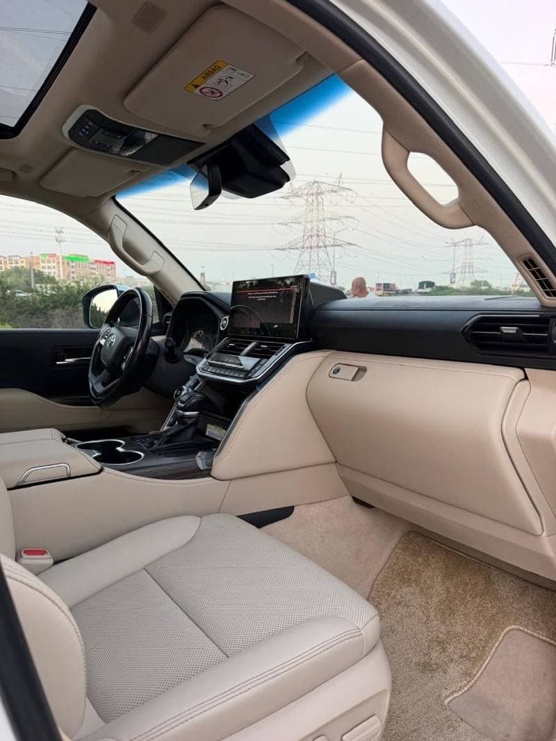 2022 Toyota Land Cruiser thumbnail 10