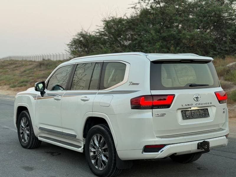 2022 Toyota Land Cruiser thumbnail 4