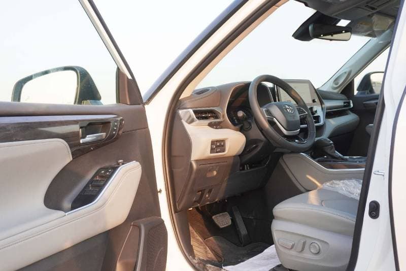 2026 Toyota Highlander thumbnail 10