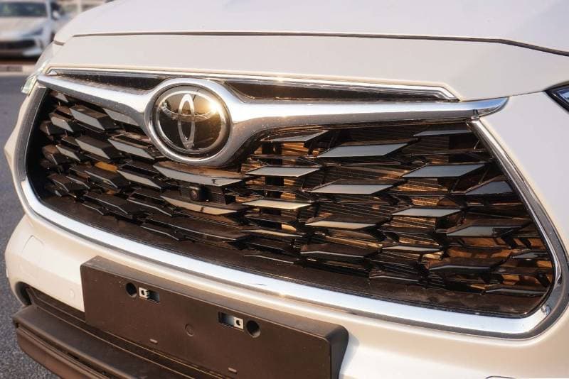 2026 Toyota Highlander thumbnail 3