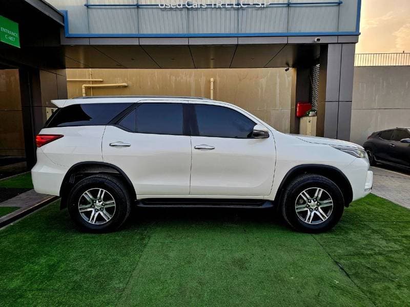 2021 Toyota Fortuner thumbnail 4