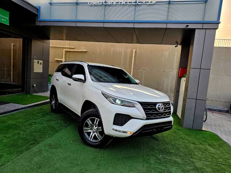 2021 Toyota Fortuner thumbnail 3