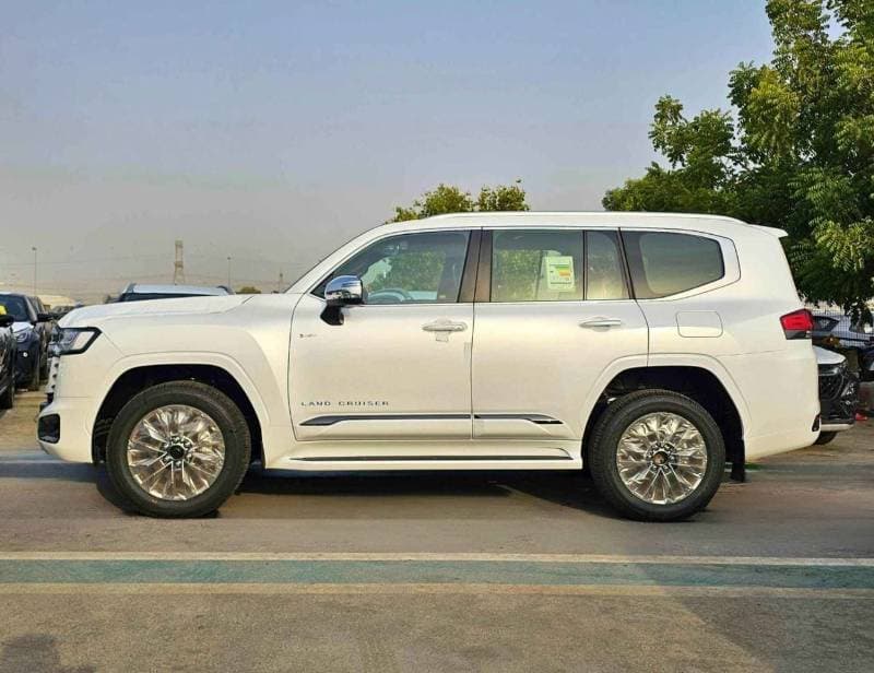 2026 Toyota Land Cruiser thumbnail 3