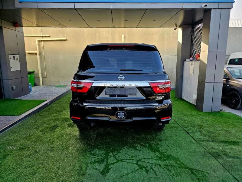 2023 Nissan Patrol thumbnail 4