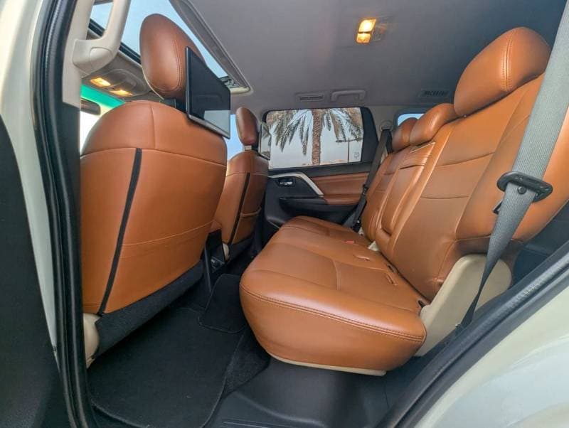 2022 Mitsubishi Montero thumbnail 10