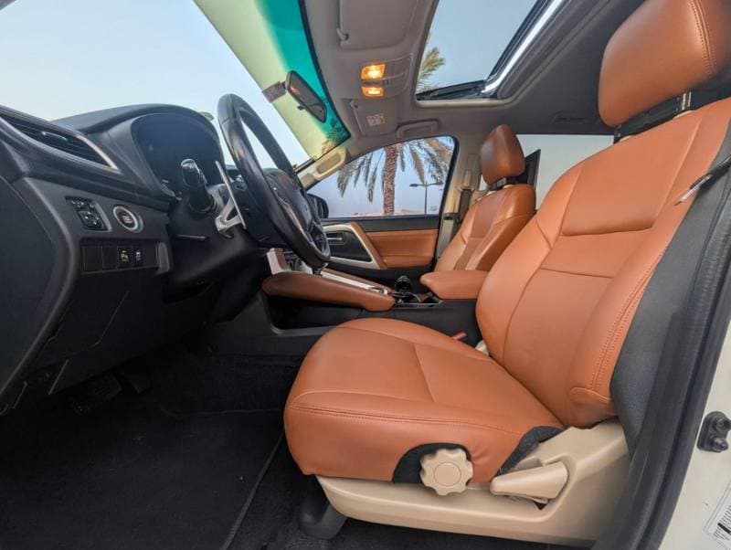 2022 Mitsubishi Montero thumbnail 4