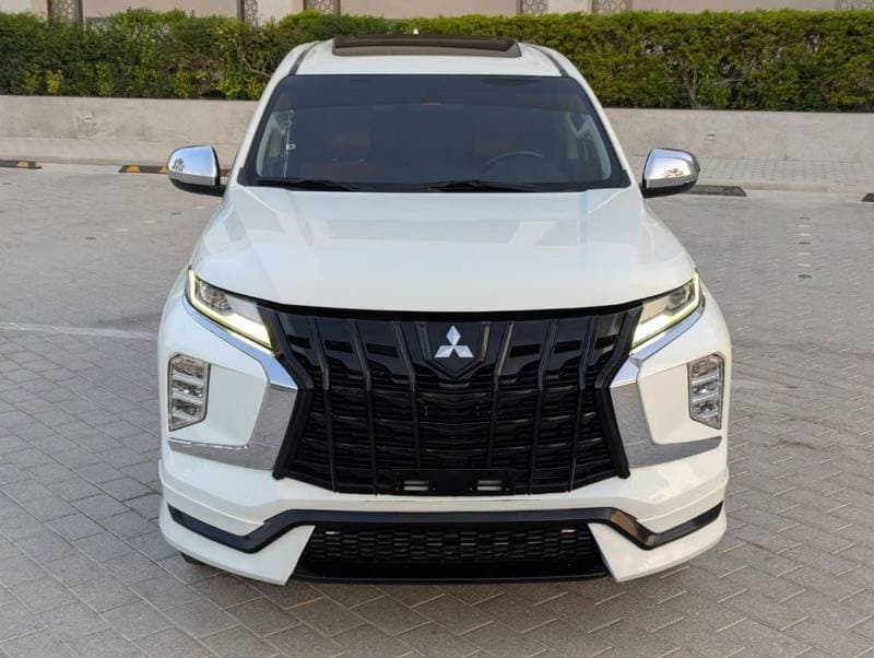 2022 Mitsubishi Montero thumbnail 3