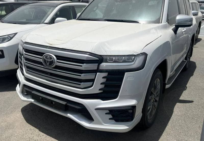 2024 Toyota Land Cruiser thumbnail 2