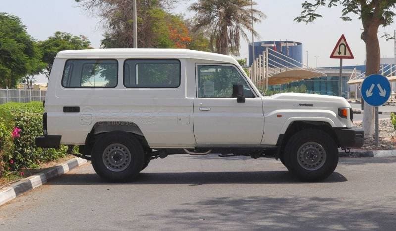 2026 Toyota Land Cruiser 70 thumbnail 3