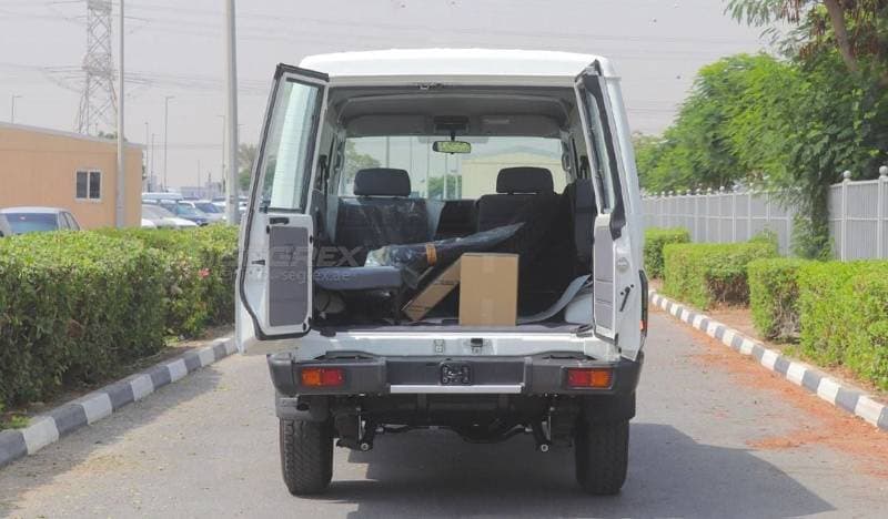 2026 Toyota Land Cruiser 70 thumbnail 7