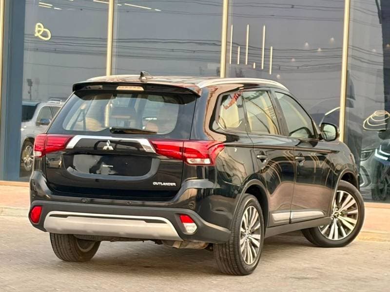 2022 Mitsubishi Outlander thumbnail 4