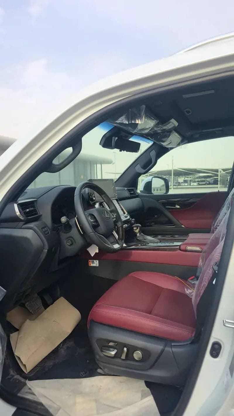 2026 Lexus LX600 thumbnail 9