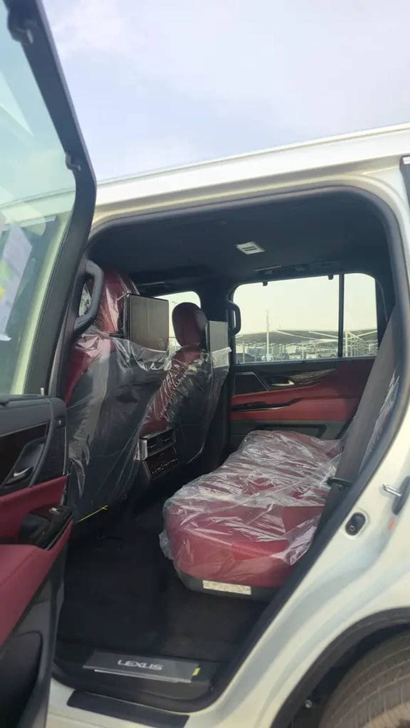 2026 Lexus LX600 thumbnail 10